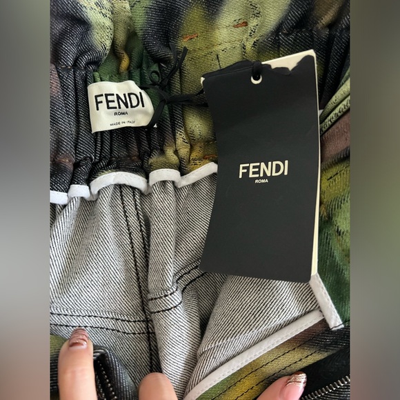 NWT FENDI DENIM HIGH WAIST SHORTS WITH GREEN PRINT SIZE 38 ITALIAN / size 0-2 - Picture 3 of 5